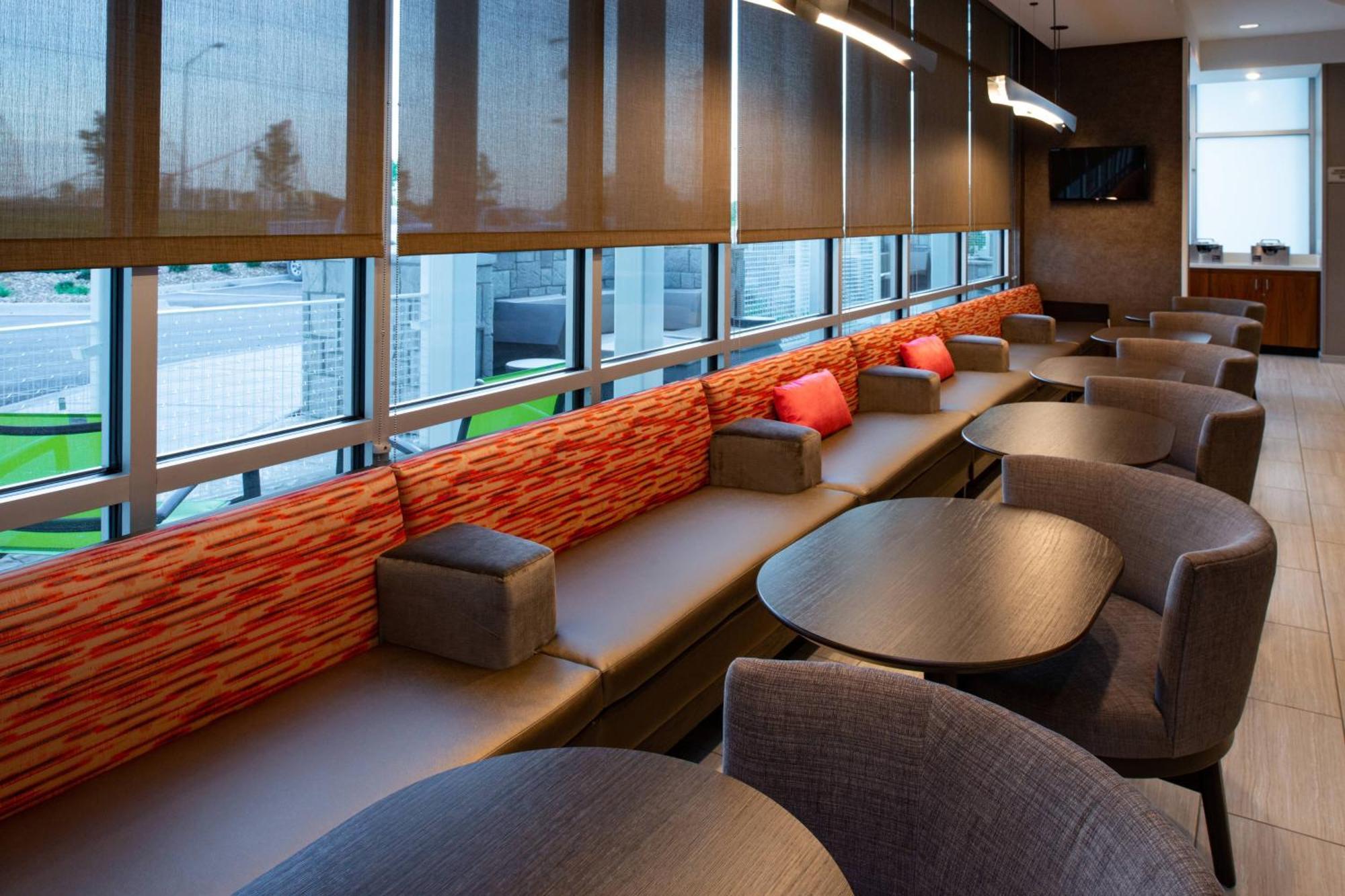 Springhill Suites By Marriott Kansas City Northeast Bagian luar foto